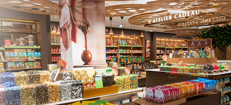Verschiedene LINDOR Kugeln in einem Lindt Flagship Store (Foto)